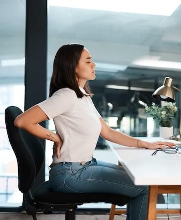 Kalça Ağrıları Sessizce Hayatınızı Kısıtlıyor Olabilir!