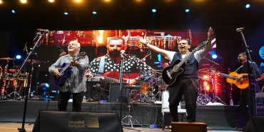 ASH ve Gipsy Kings by André Reyes Sahnede