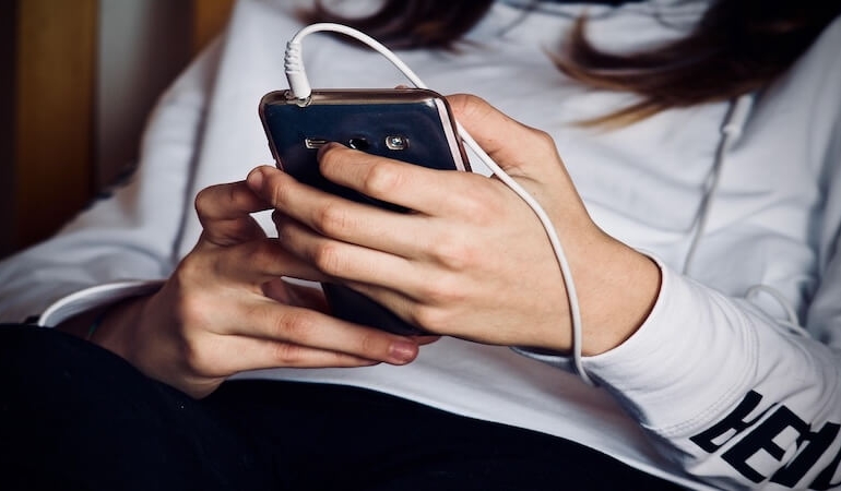 Günde 5 Saatten Fazla Telefon Kullananlar Dikkat!