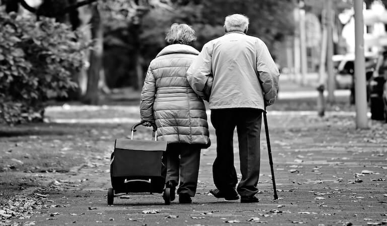 İlişkilerde “Dadı” Rolü Kadınları Yalnızlığa Sürüklüyor