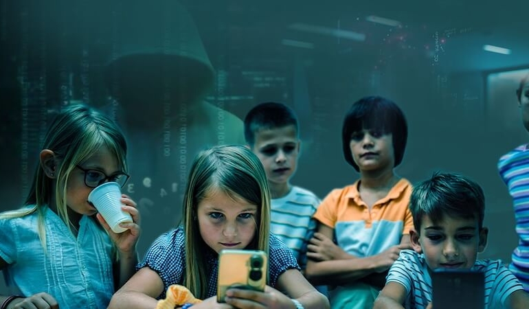 Okula Dönüş Döneminde Akıllı Telefon Dolandırıcılıkları Artıyor