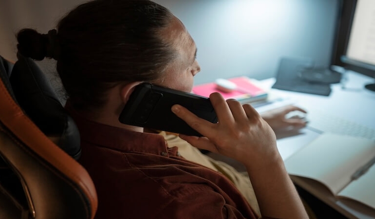 Telefonu Açtığınızda Ses Gelmiyorsa Dikkat: Tek Bir “Alo” ile Hedef Olabilirsiniz!