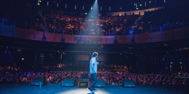 Hasan Can Kaya Devlerin Sahnesinde