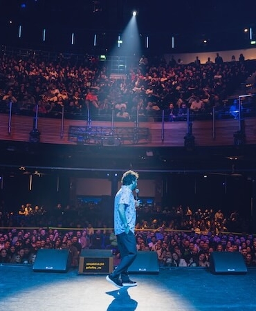 Hasan Can Kaya Devlerin Sahnesinde