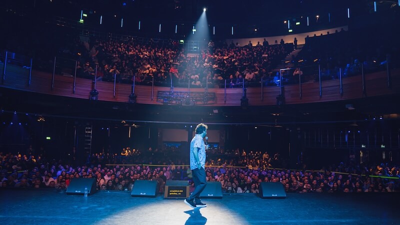 Hasan Can Kaya Devlerin Sahnesinde